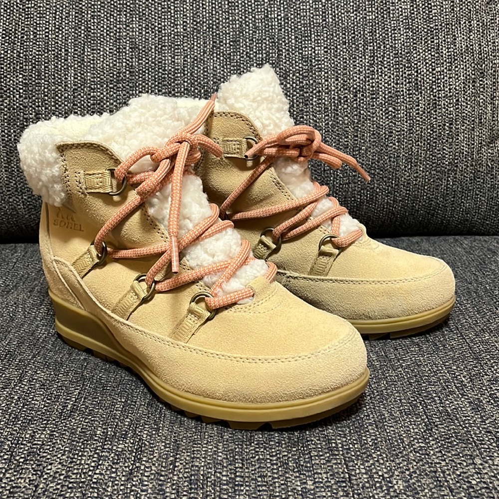 EUC Sorel Women’s Evie Cozy Lace waterproof Wedge Bootie